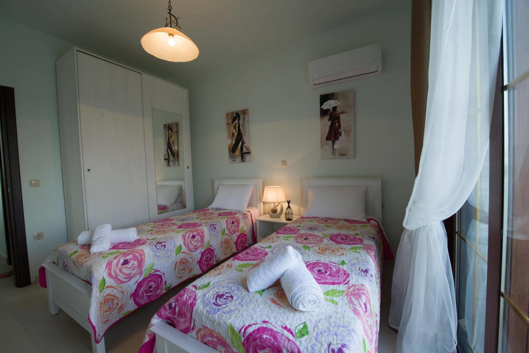 Petra Villas Gennadi Luaran gambar