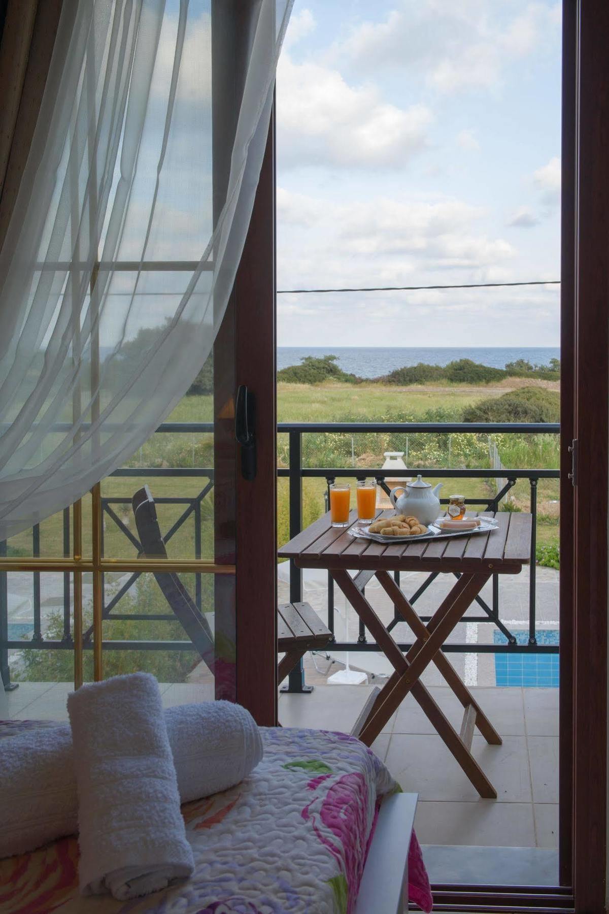 Petra Villas Gennadi Luaran gambar